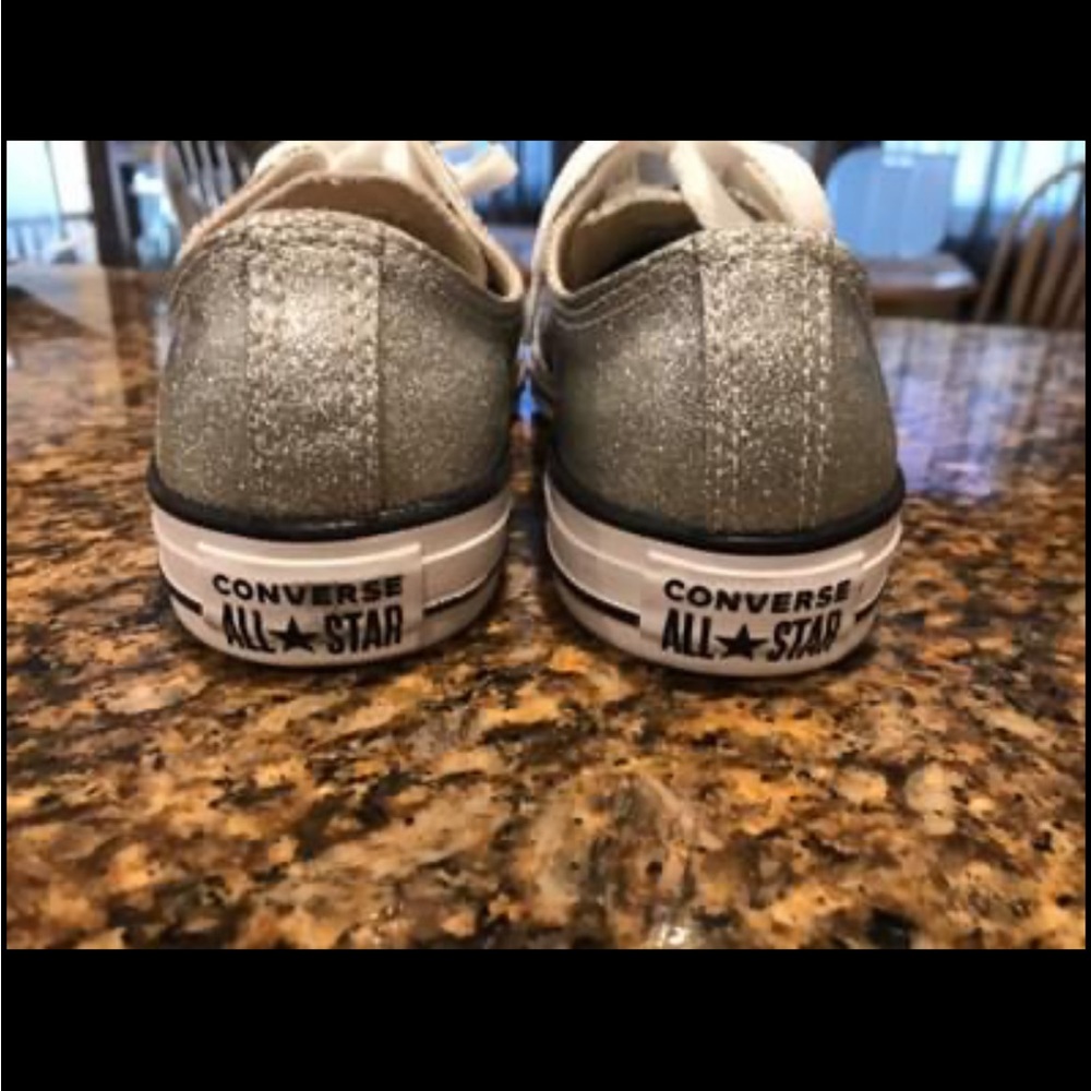 Converse Low Top Silver 7.5 worn once